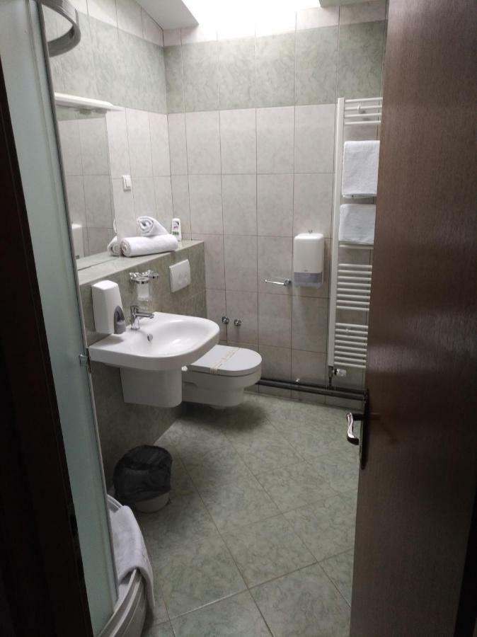 Pansion Ribnjak Nasice Exterior foto